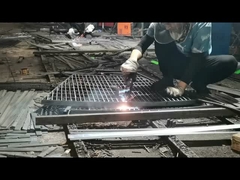 303 Canais de passagem Galvanizado Grelha de segurança Antiderrapante Perforados Trepadeiras Trepadeiras de metal Grelha